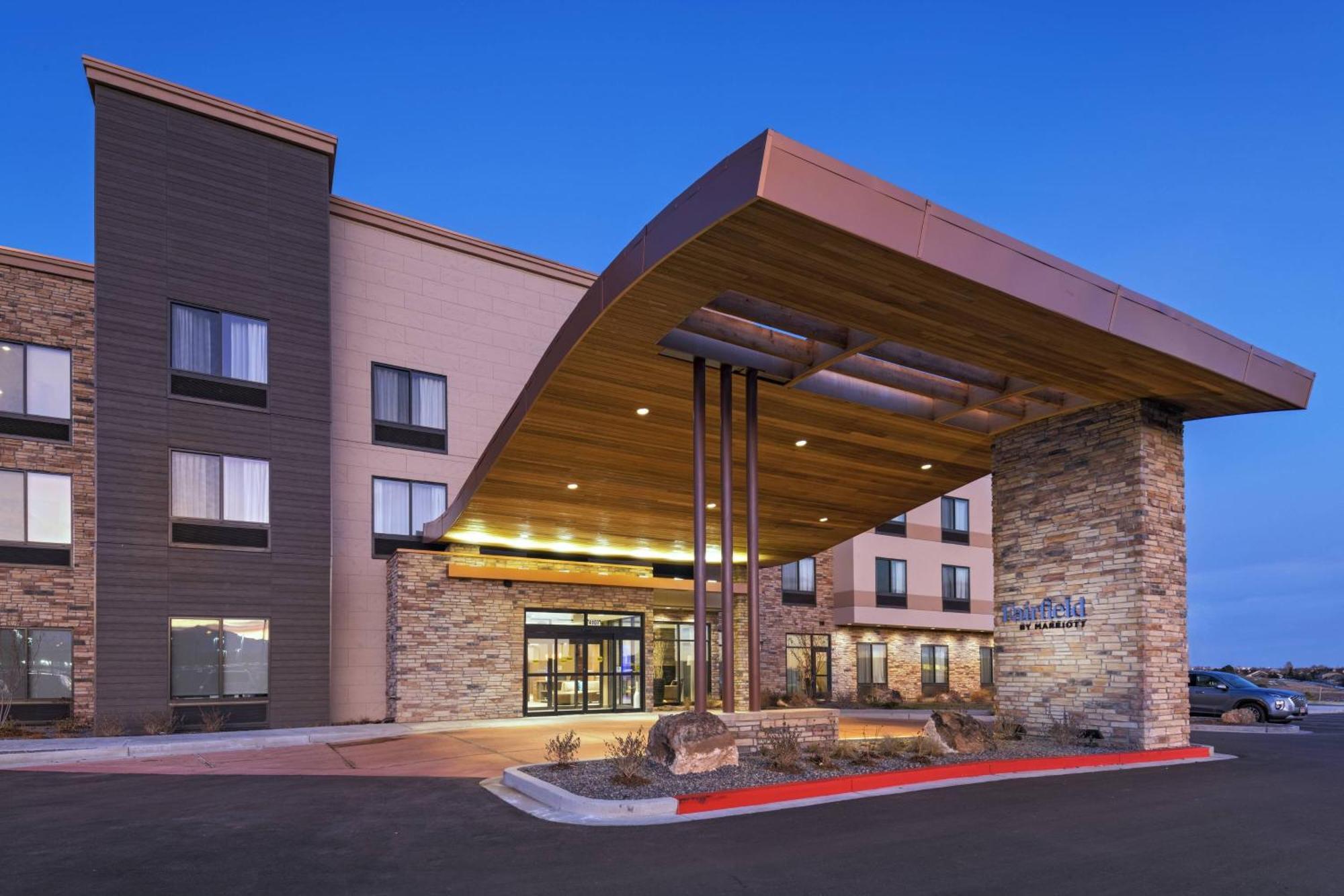 Fairfield Inn & Suites By Marriott Colorado Springs East Exterior photo
